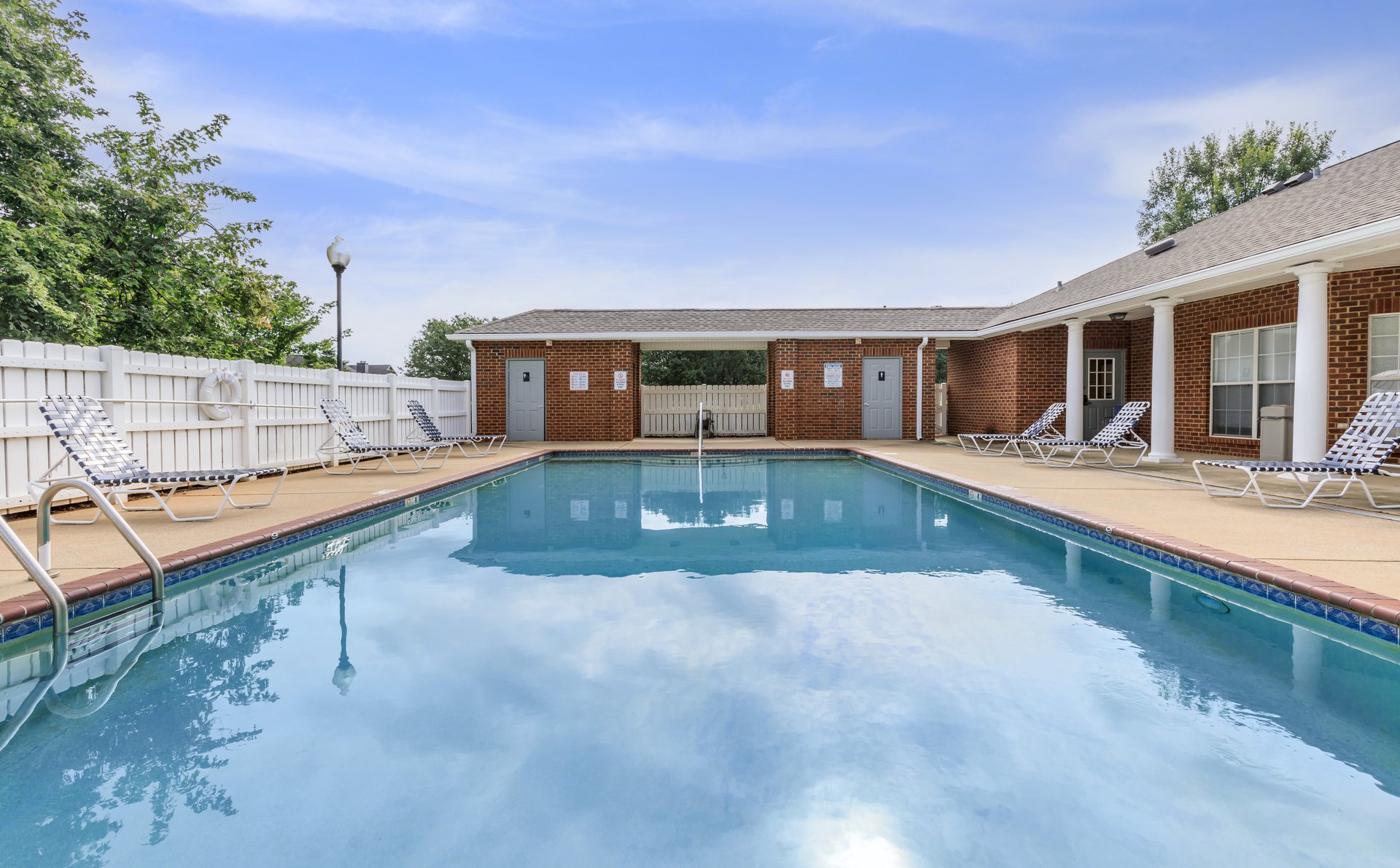 Lakeshore Crossing Apartments Apartment Living in Huntsville, AL