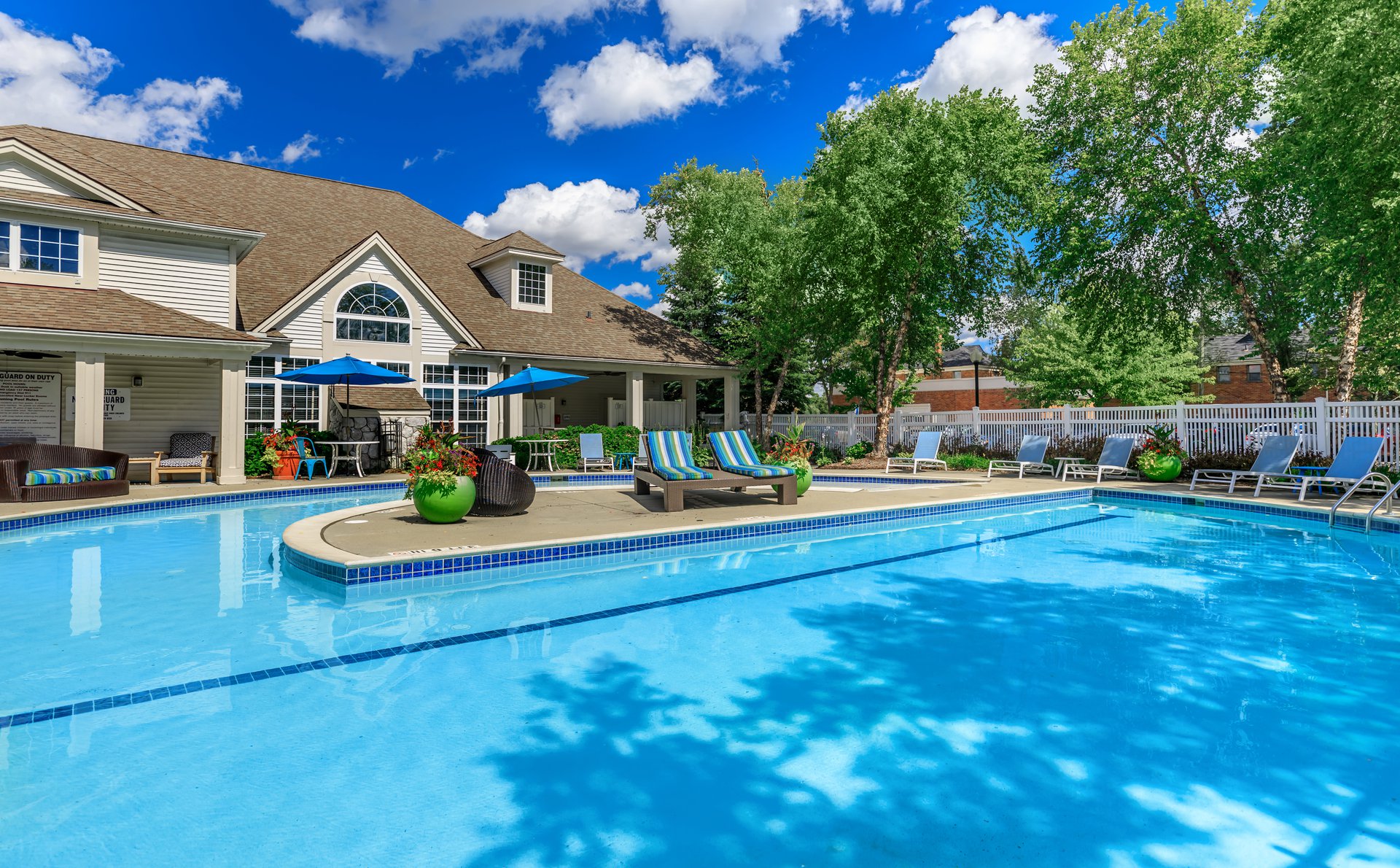 Huntington Parc Townhomes Apartments in Oak Park, MI