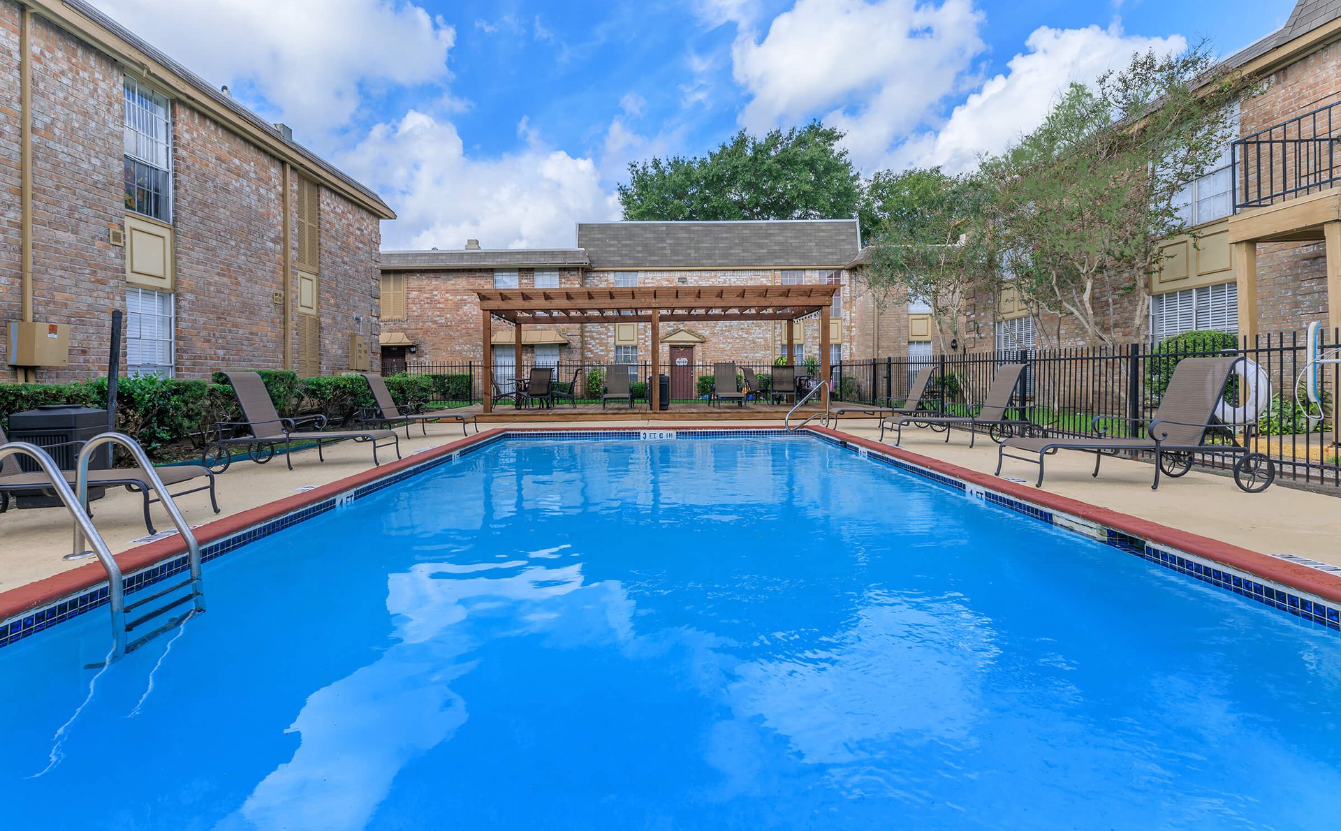 Stoney Brook Apartment Living in Houston, TX