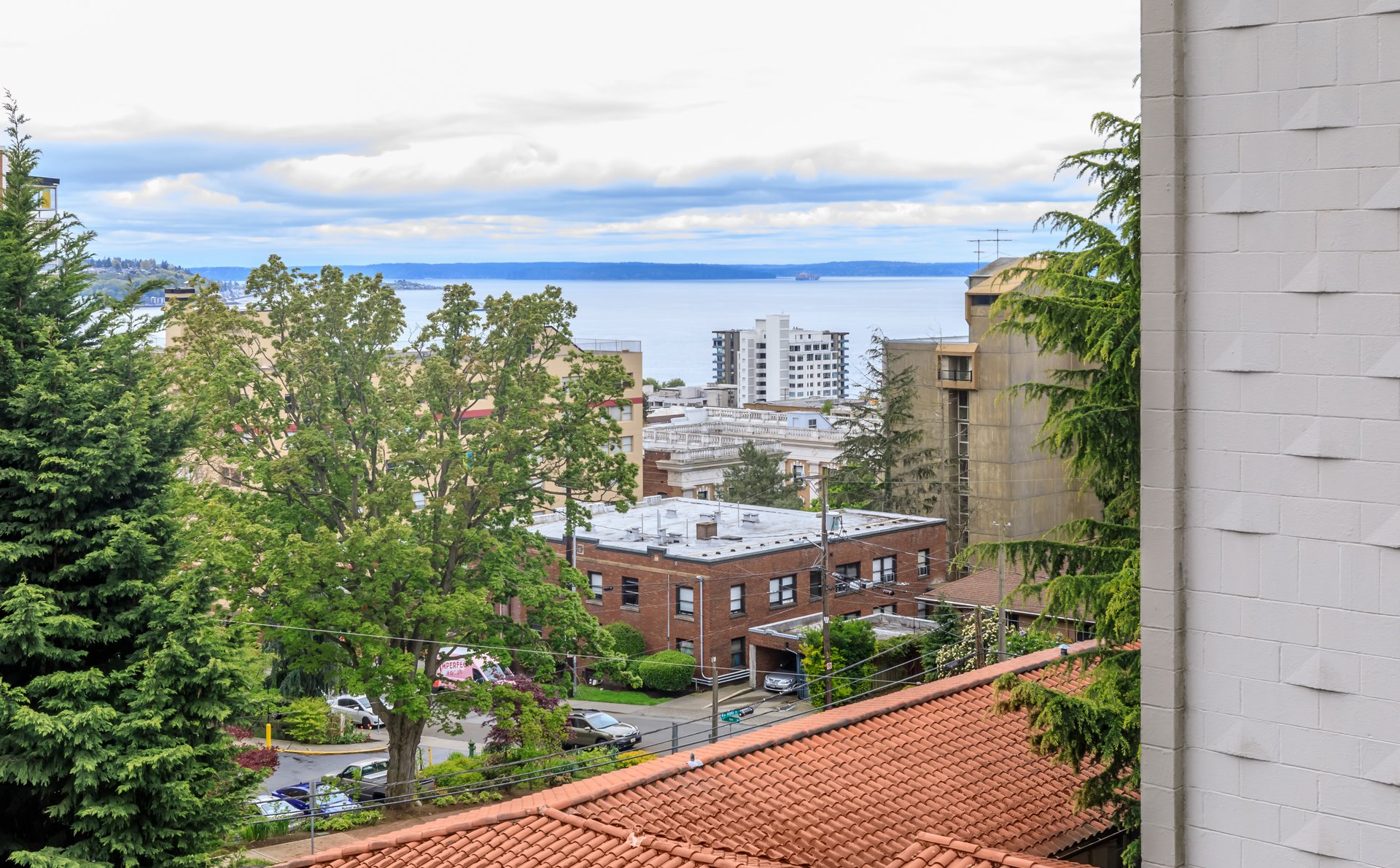 Jem Wey and Aloha Wey Apartments for Rent in Seattle, WA