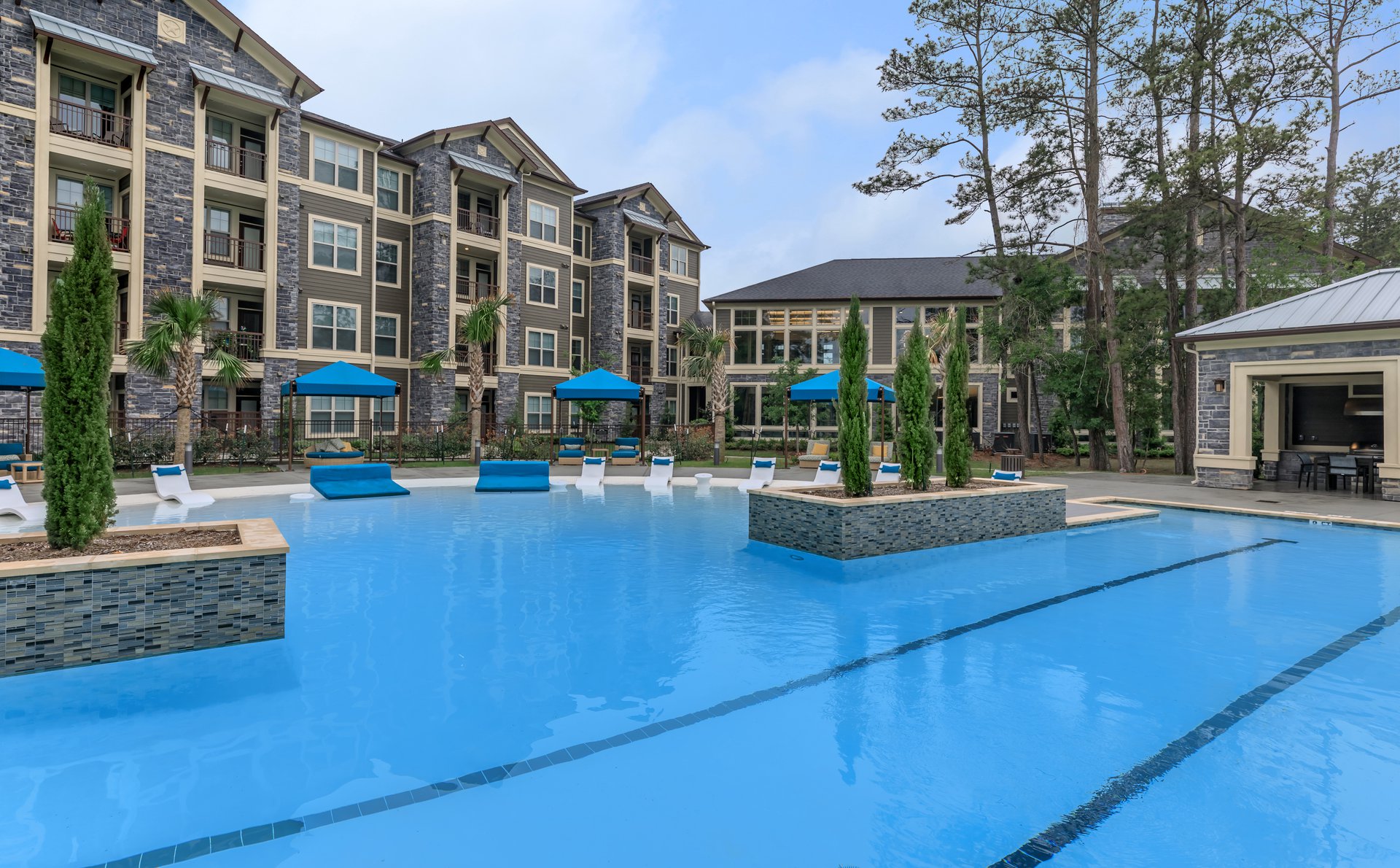 Park at Tour 18 Apartment Living in Humble, TX