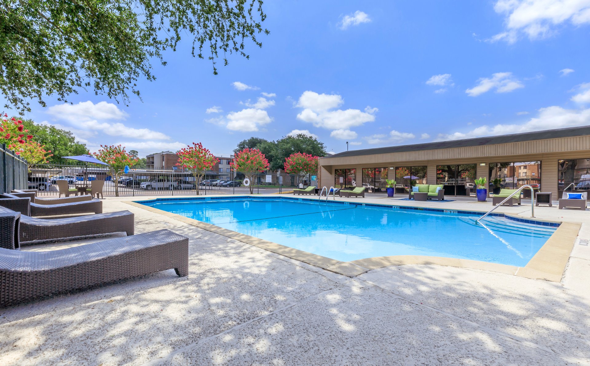 Glen Oaks Apartment Living in Beaumont, TX