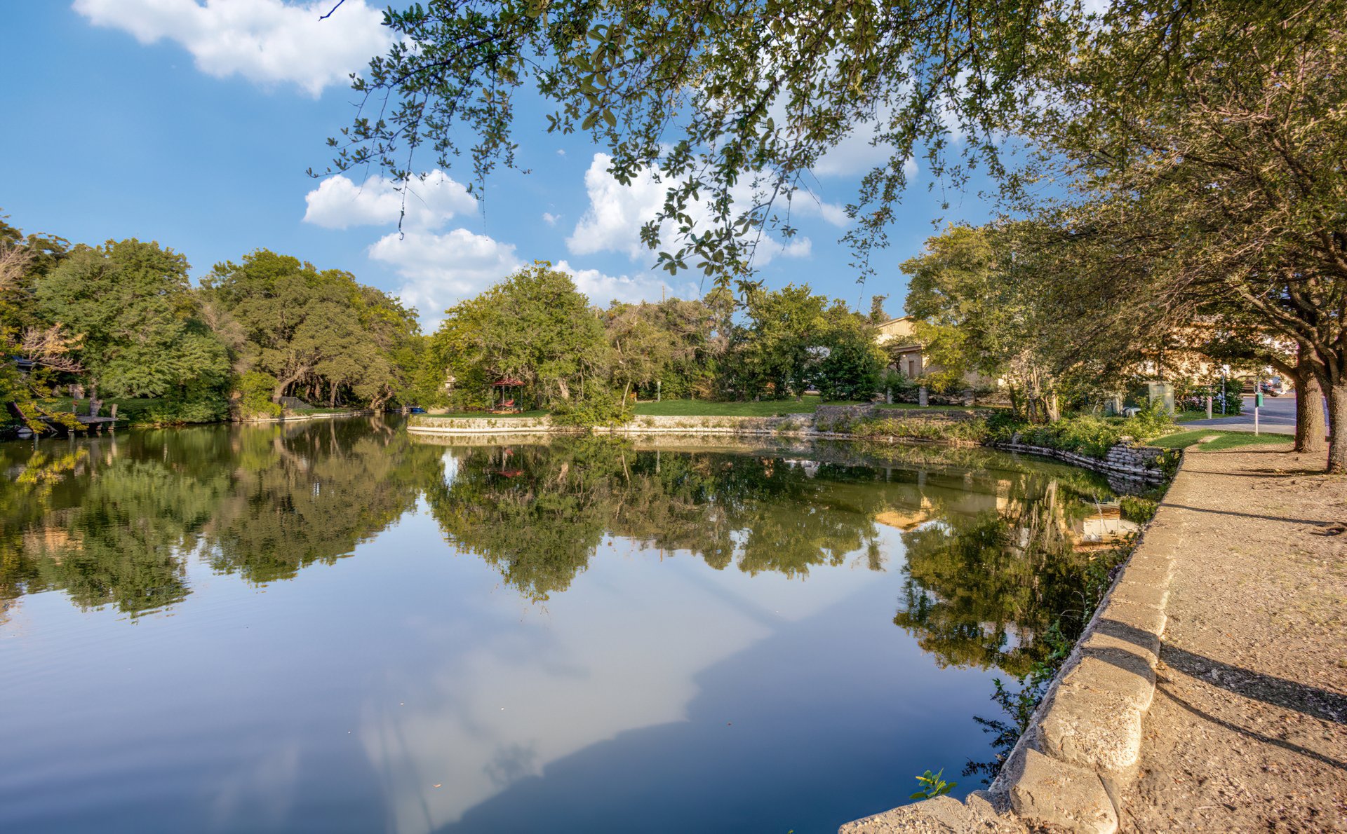 Lakeside on Spring Valley Apartment Living in Richardson, TX