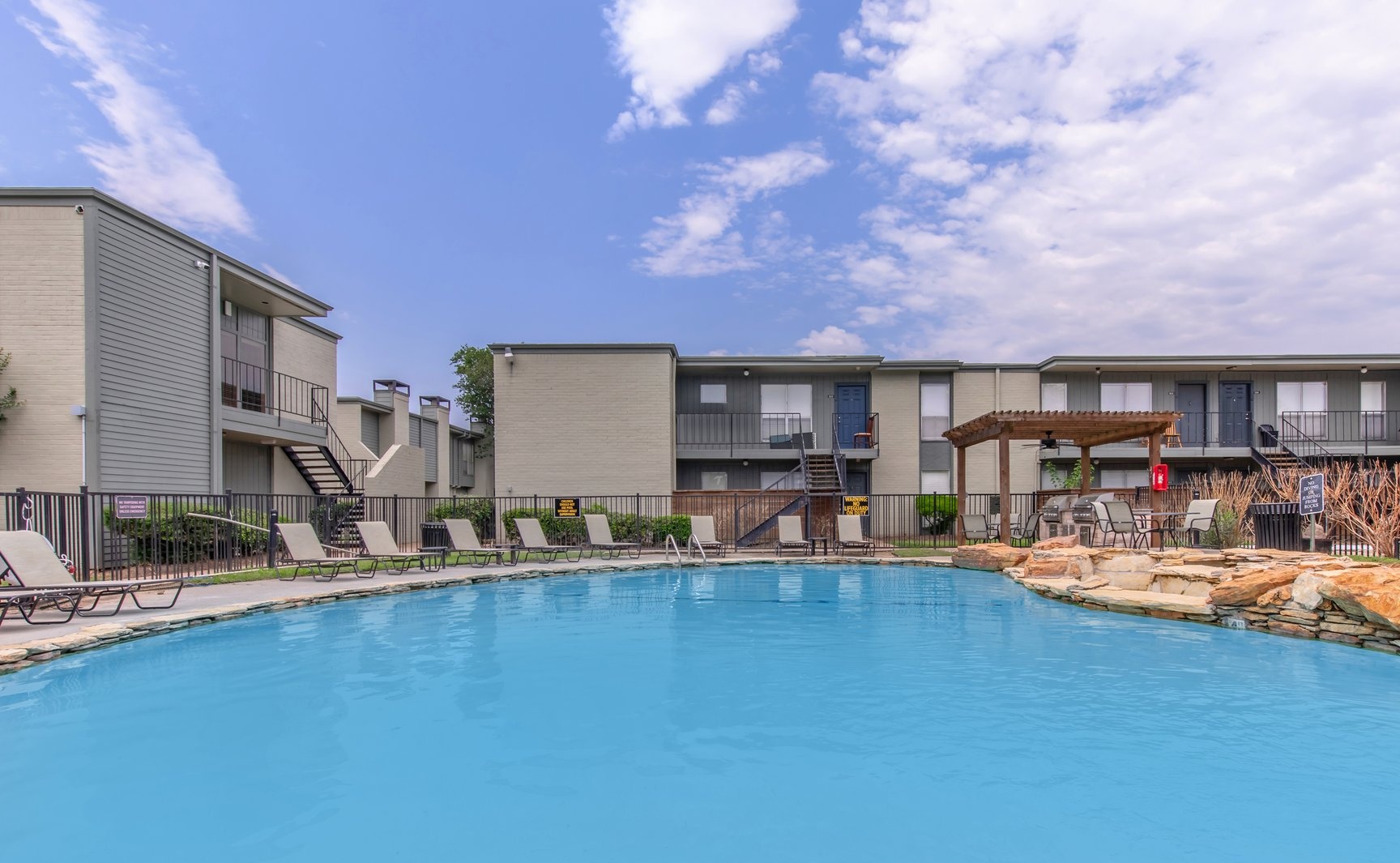 Creekside Villas At Clear Lake Apartments
